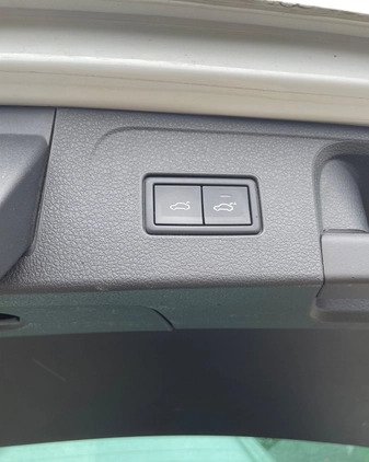 Volkswagen Passat cena 82000 przebieg: 205000, rok produkcji 2018 z Siedlce małe 56